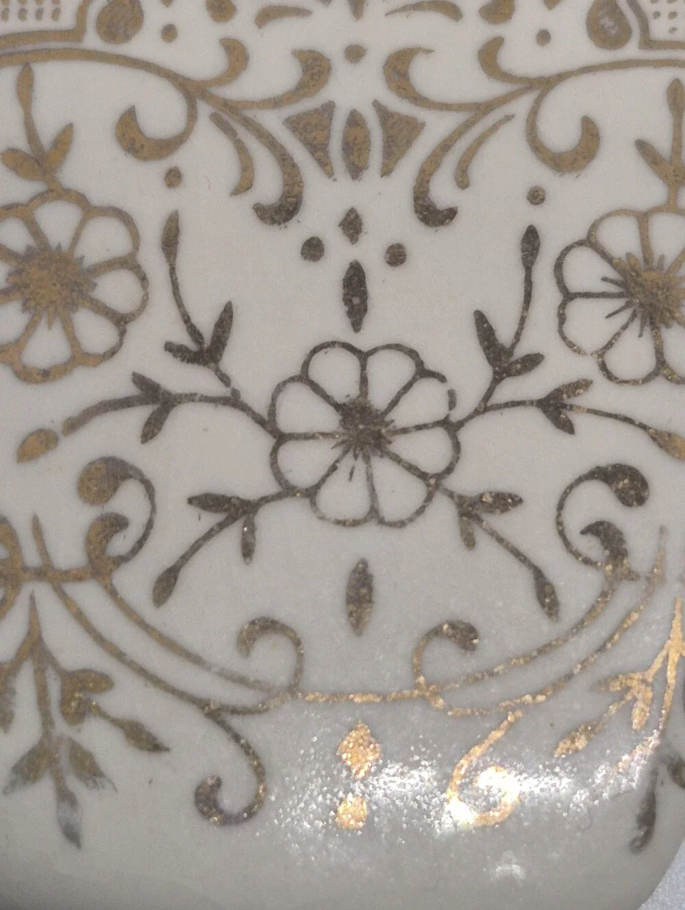 Vintage Collectible Ceramic Cake/ Pie Server Cream with Gold Etched Design 9 in